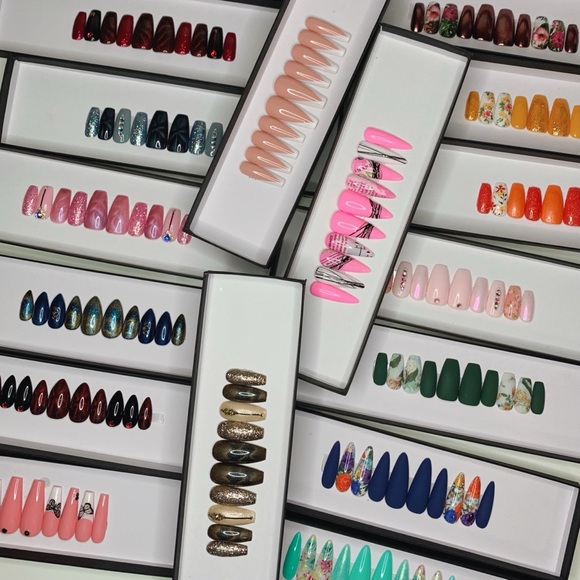 Meet your posher, The Coat Bar 💅🏻 - Picture 1 of 7